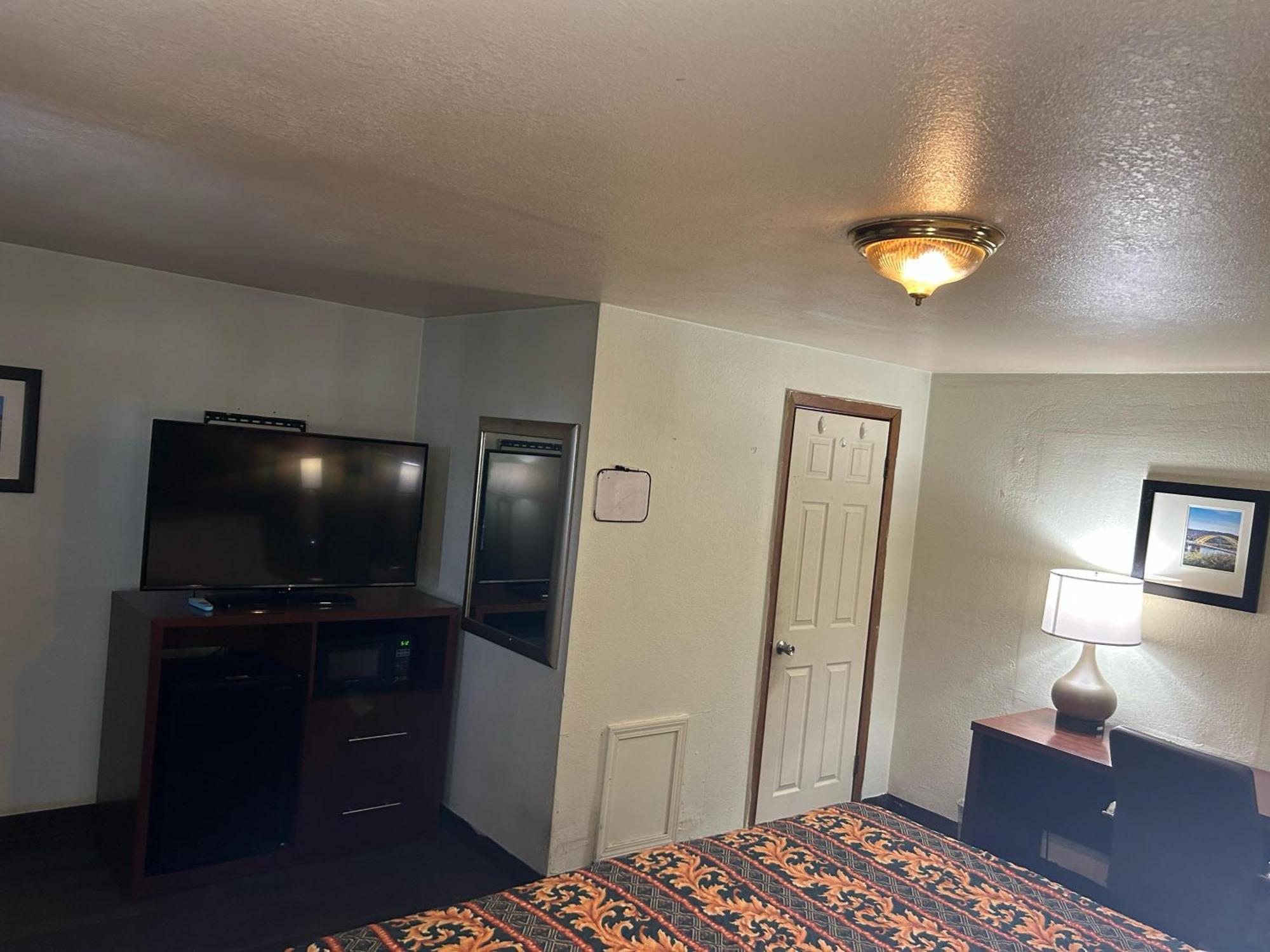 Hillcrest Motel By Oyo Aurora Near Lawrenceburg Luaran gambar