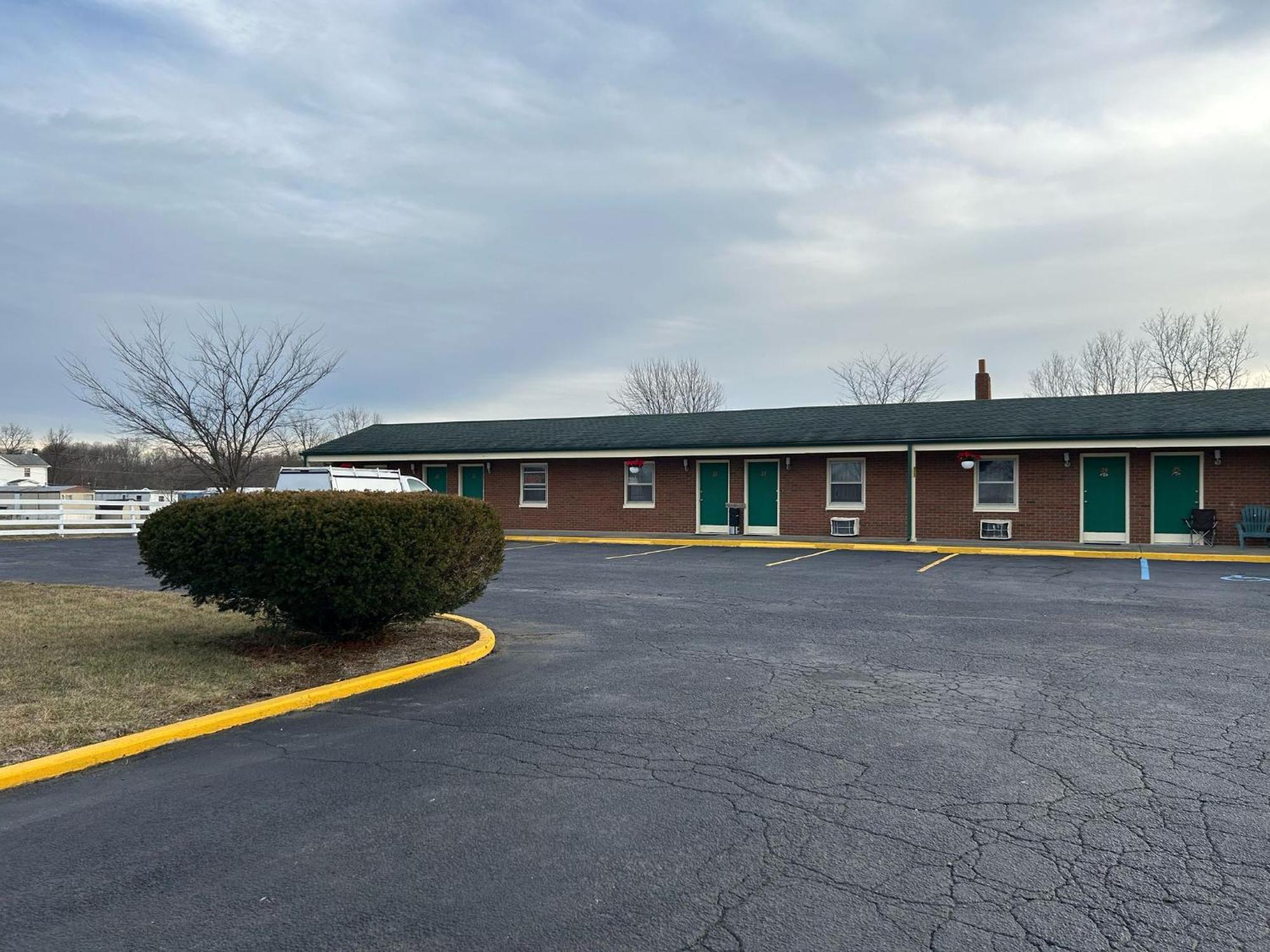 Hillcrest Motel By Oyo Aurora Near Lawrenceburg Luaran gambar