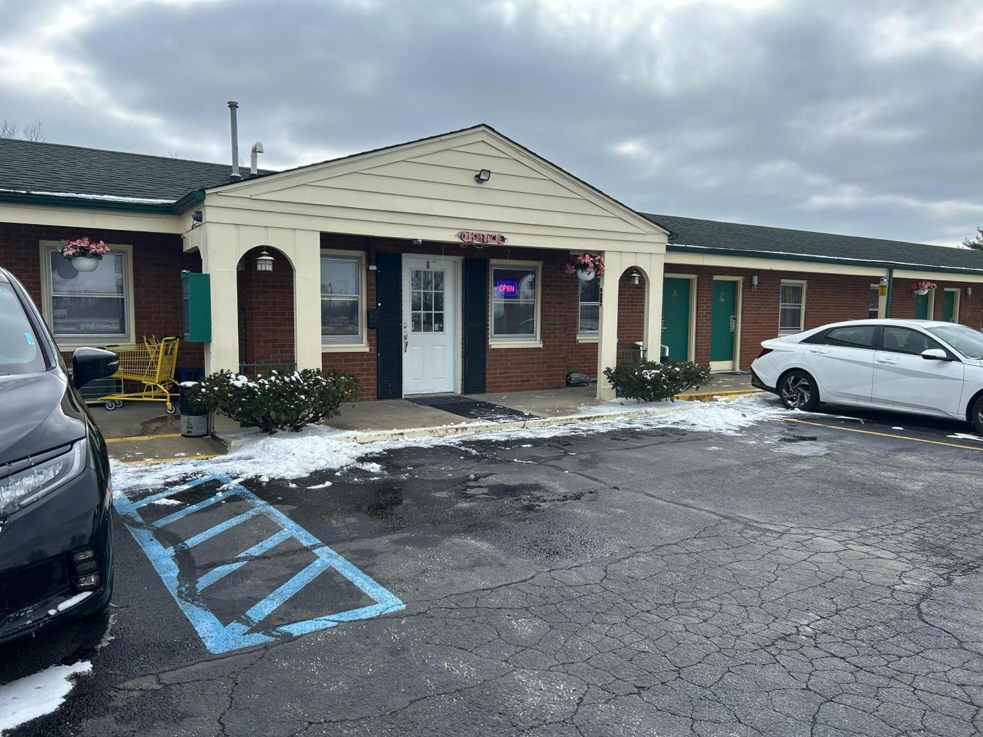 Hillcrest Motel By Oyo Aurora Near Lawrenceburg Luaran gambar