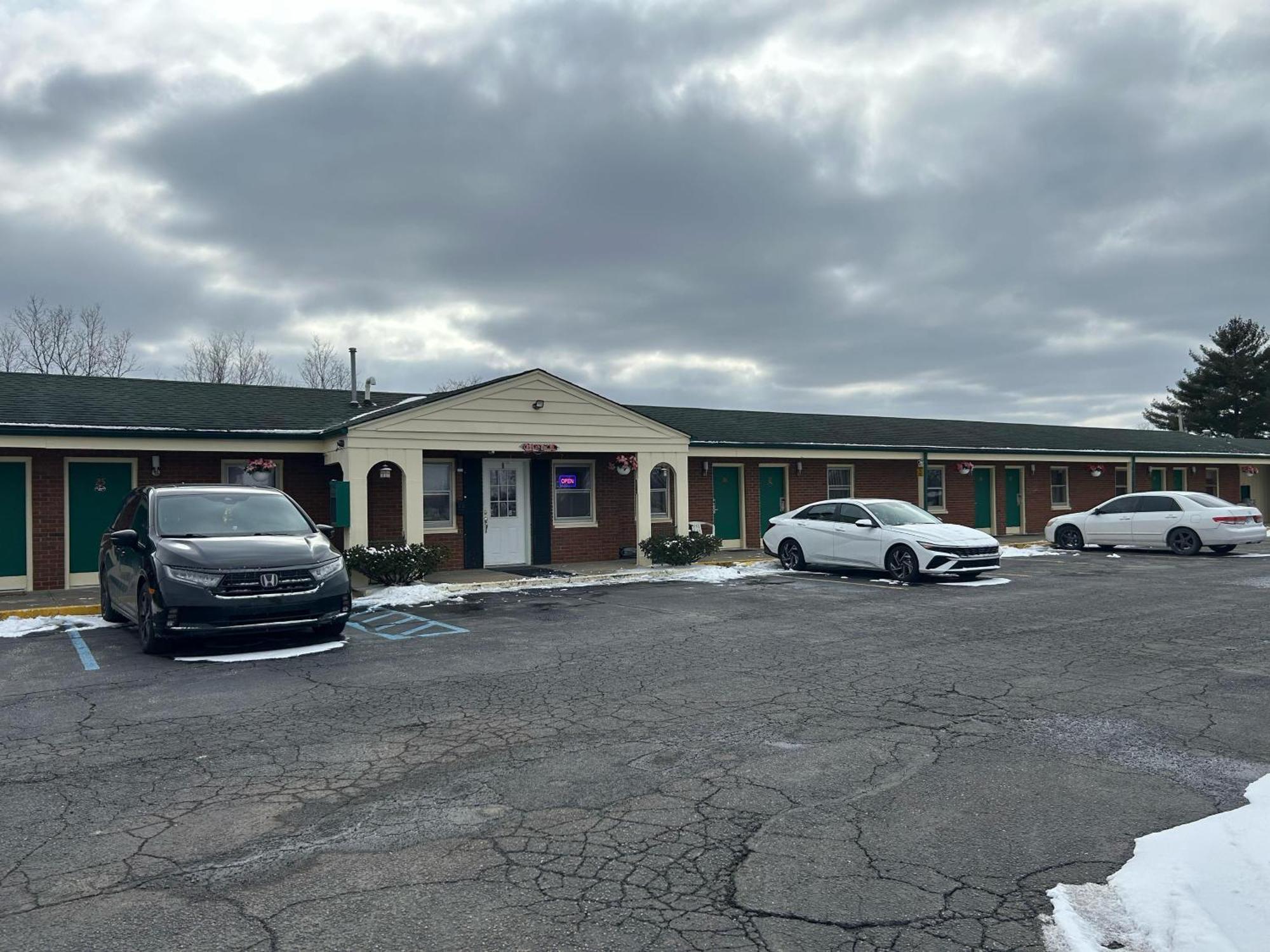Hillcrest Motel By Oyo Aurora Near Lawrenceburg Luaran gambar
