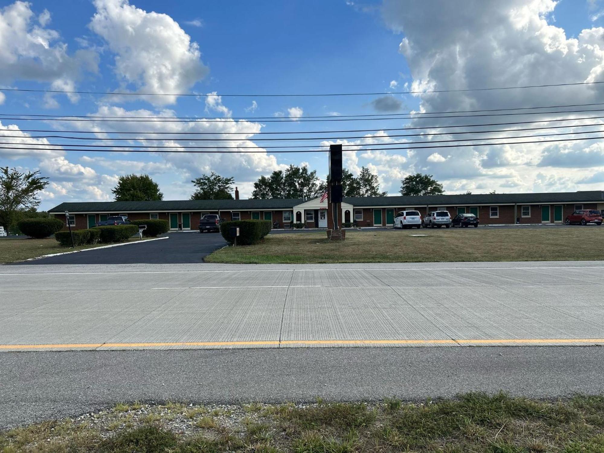 Hillcrest Motel By Oyo Aurora Near Lawrenceburg Luaran gambar